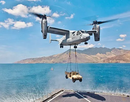 MV-22 conducts external lift from USNS Sacagawea